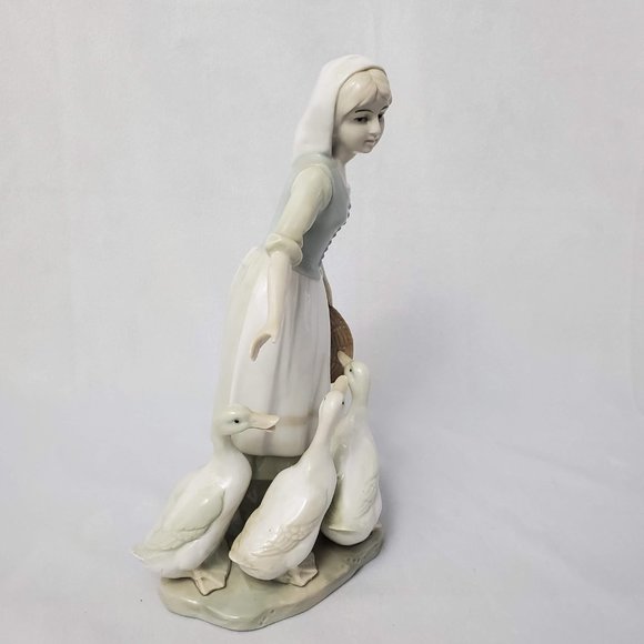 Vintage Ardalt Lenwile Girl Feeding Ducks Porcelain Figure Handpainted #7362 - Picture 2 of 8